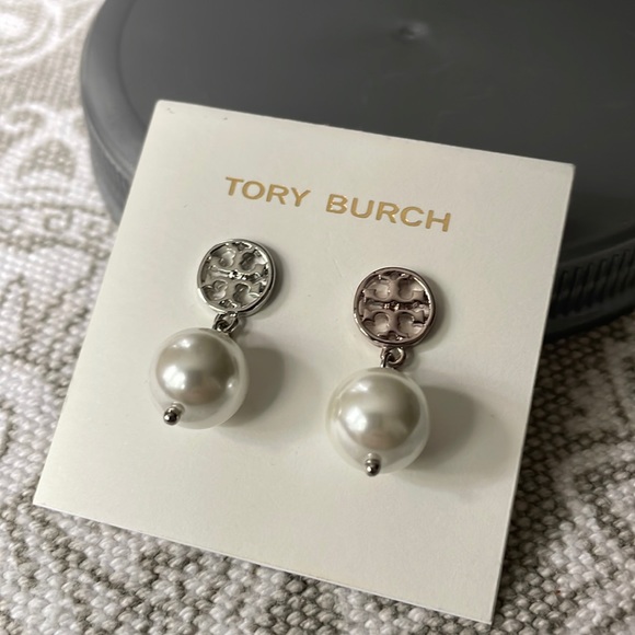 Tory Burch Jewelry - NWT TORY BURCH PEARL EARRING DROP SILVER